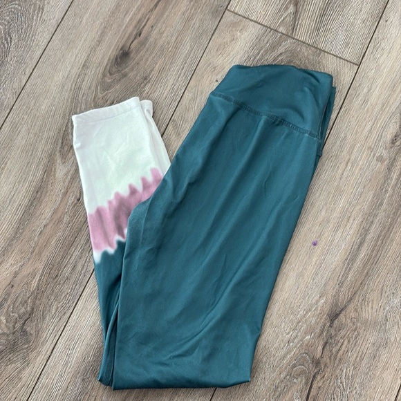 Maurices Pants - Maurice’s Green Leggings with pink and white. Size Medium. Workout Leggings